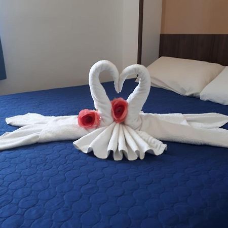 Hostal Urpi-Oklahoma Реус Экстерьер фото