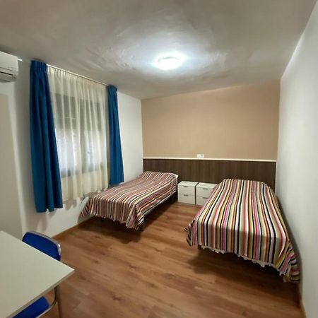 Hostal Urpi-Oklahoma Реус Экстерьер фото