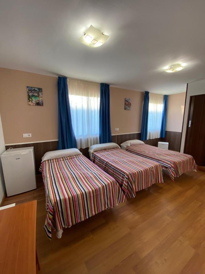 Hostal Urpi-Oklahoma Реус Экстерьер фото