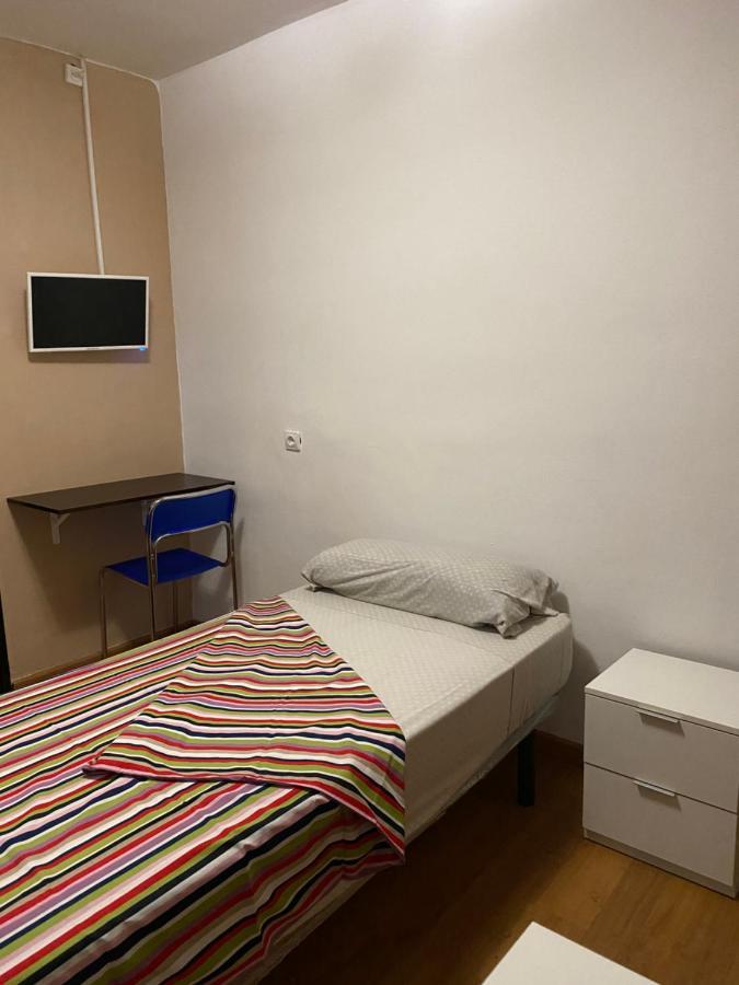 Hostal Urpi-Oklahoma Реус Экстерьер фото