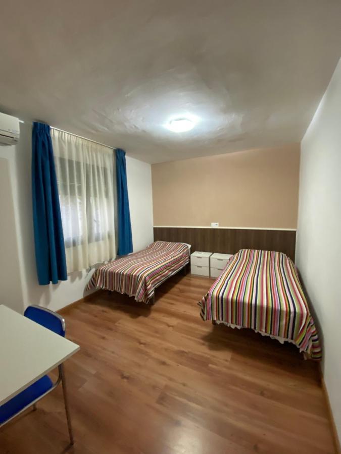 Hostal Urpi-Oklahoma Реус Экстерьер фото