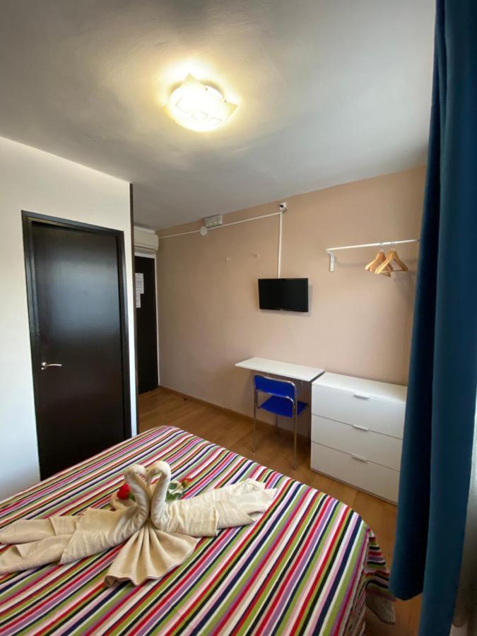 Hostal Urpi-Oklahoma Реус Экстерьер фото